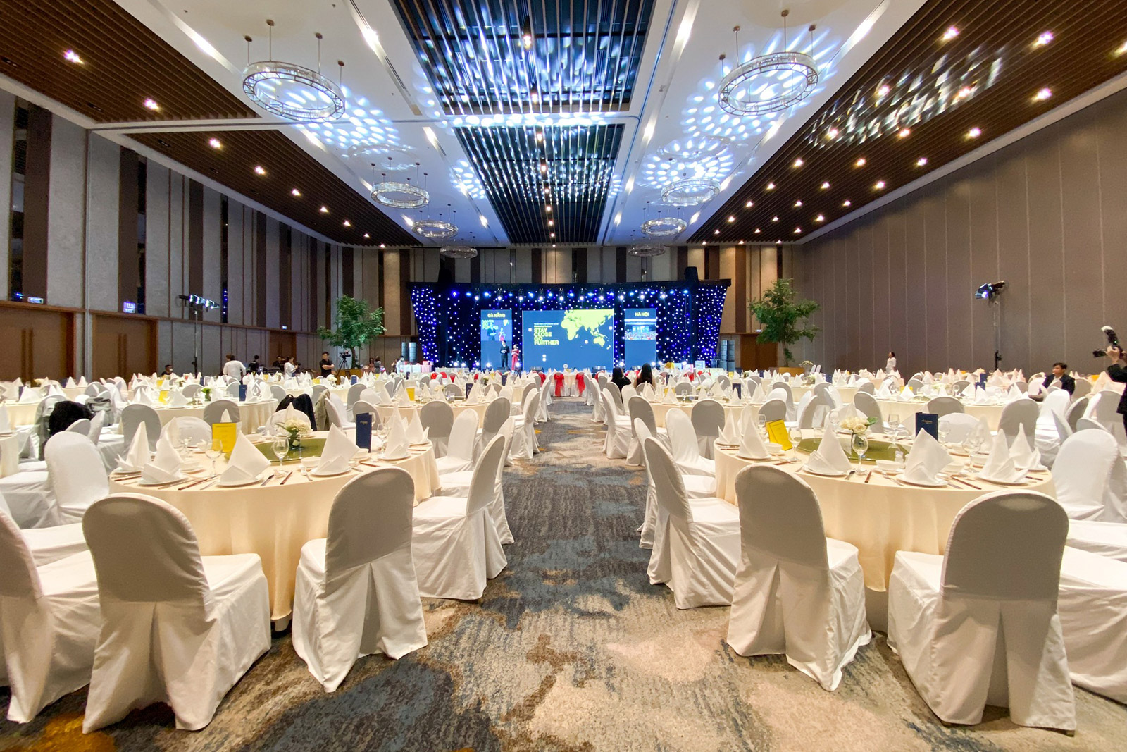 GALA DINNER CỦA CÔNG TY MONSTARLAB VIỆT NAM TẠI CUNG HỘI NGHỊ QUỐC TẾ ARIYANA ĐÀ NẴNG