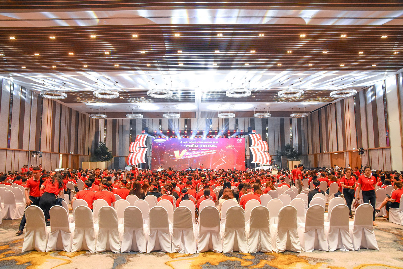 WELCOME MORE THAN 2000 GUESTS WITH 2 BIG EVENTS AT ARIYANA CONVENTION CENTRE DANANG