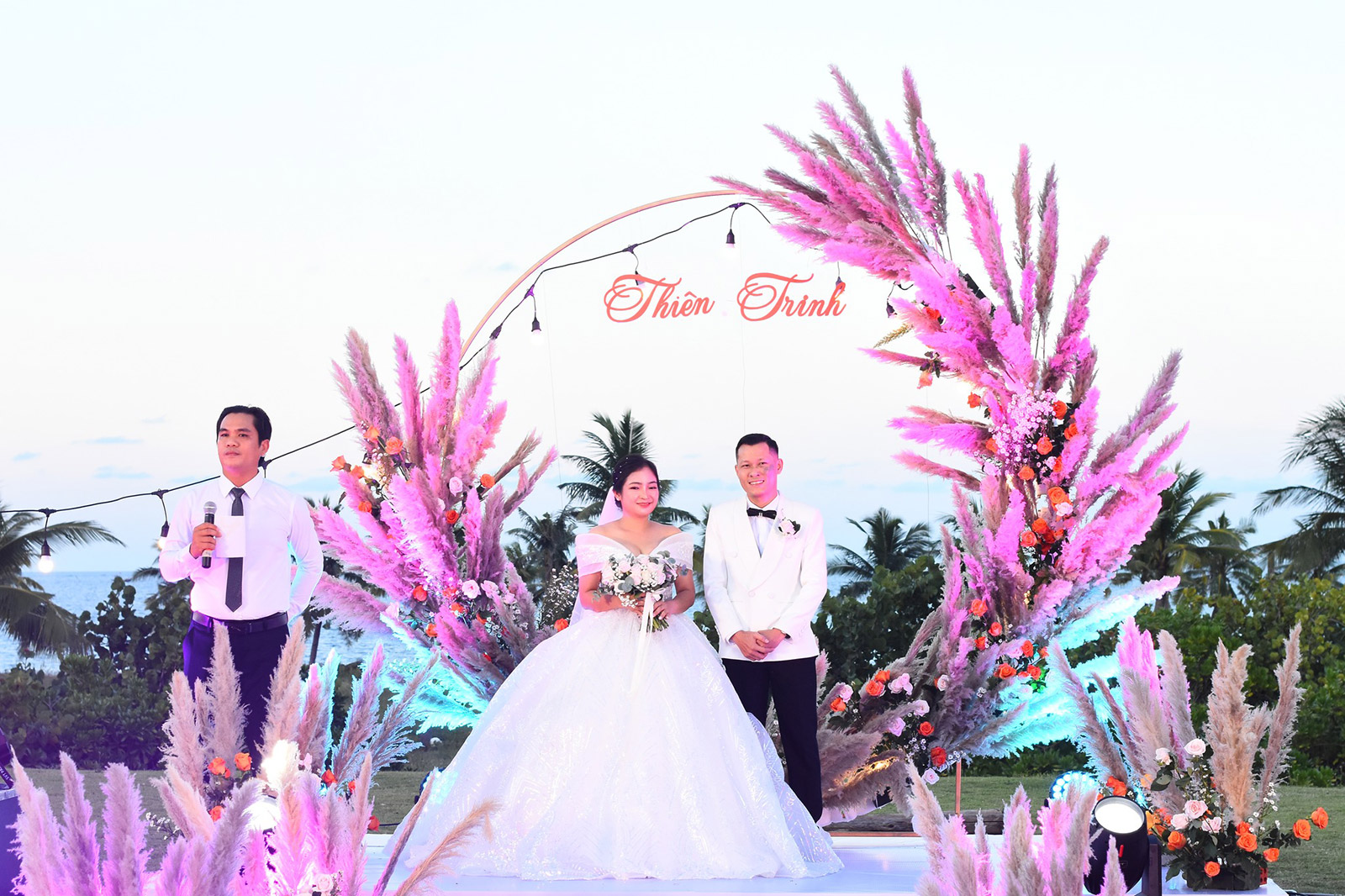A PICTURESQUE WEDDING CEREMONY QUOC THIEN - TO TRINH AT ARIYANA CONVENTION CENTRE DANANG