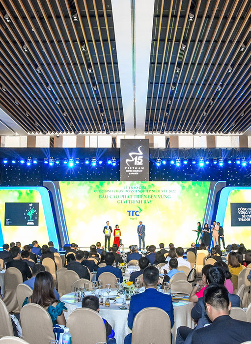 VIETNAM LISTED COMPANY AWARDS 2022 AT ARIYANA CONVENTION CENTRE