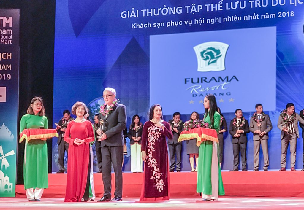 푸라마 리조트 다낭이 베트남 관광협회가 수여하는 “M.I.C.E 가 선호하는 리조트” 상을 수상했습니다.     