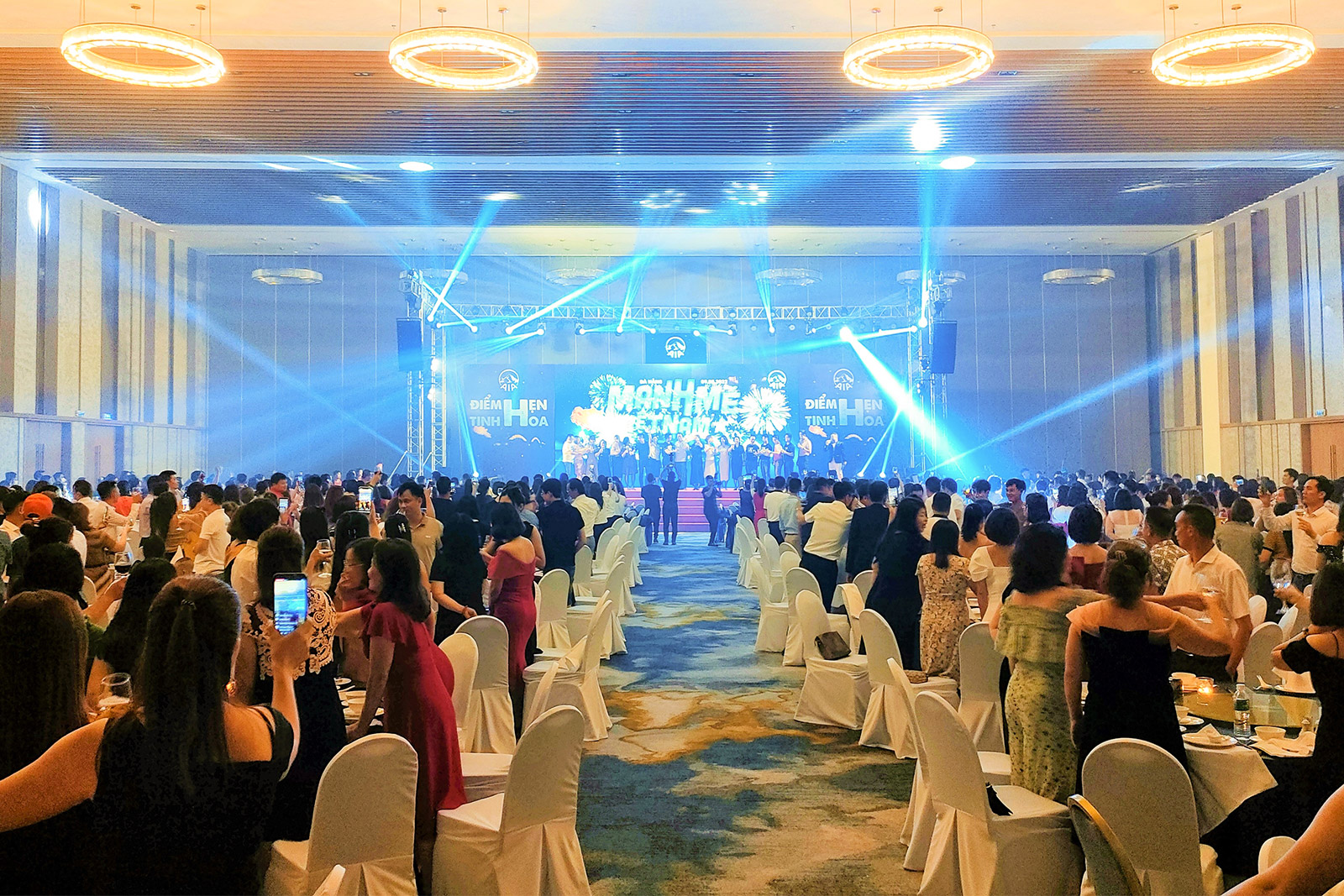 ARIYANA CONVENTION CENTRE DANANG WARMLY WELCOMES 700 GUESTS OF AIA INSURANCE COMPANY