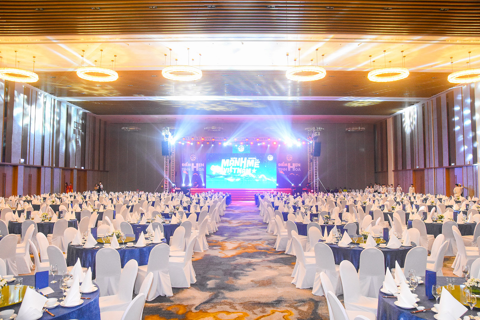 ARIYANA CONVENTION CENTRE DANANG WARMLY WELCOMES 700 GUESTS OF AIA INSURANCE COMPANY