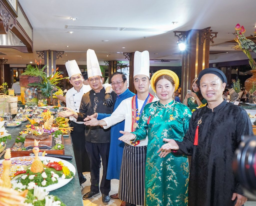 Executive Chef of Ariyana Convention Centre Danang – Doan Van Tuan – Participates In The Spring Culinary Culture Night Performance