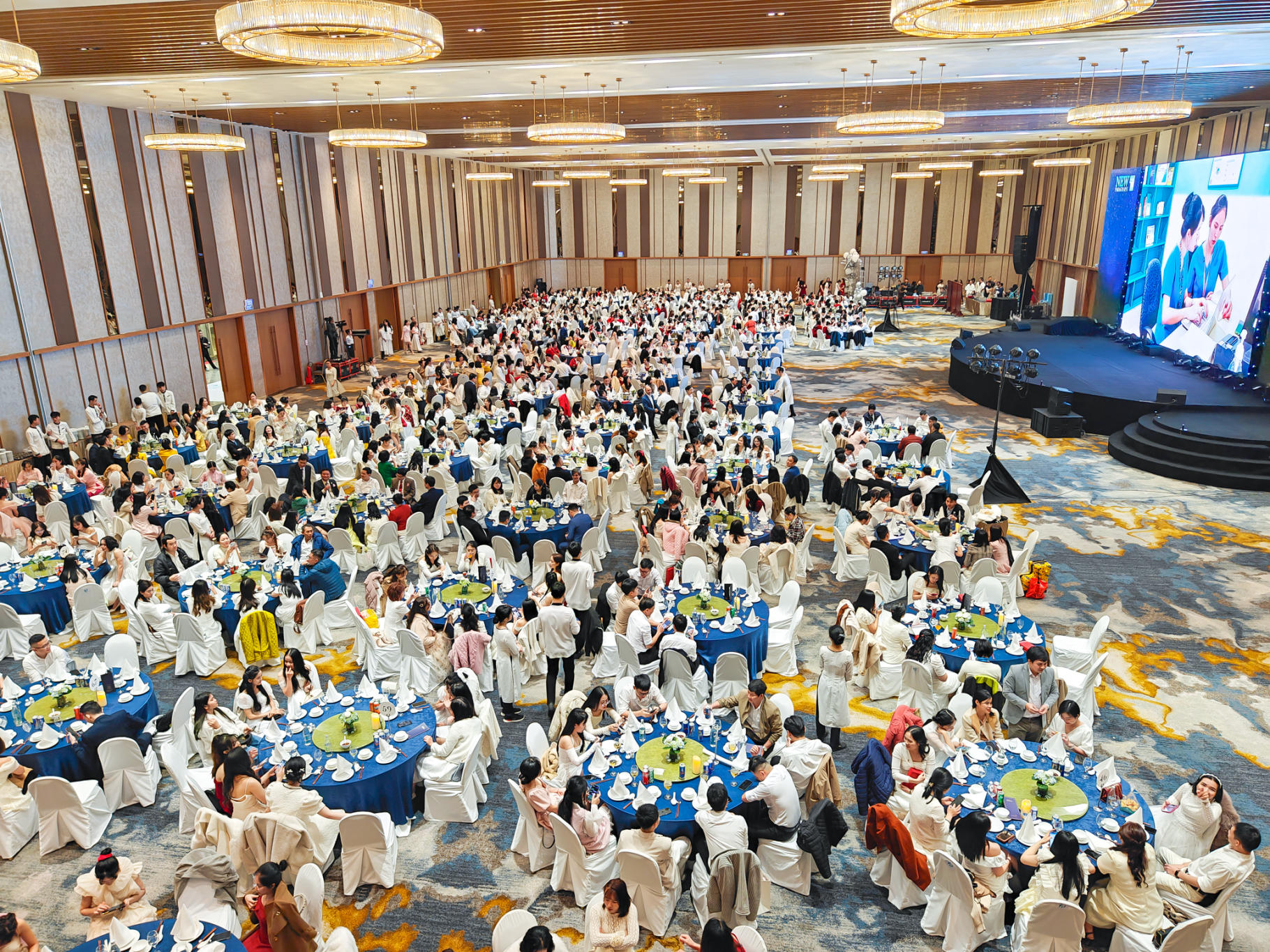 Tiệc Gala Dinner Bệnh Viện Gia Đình Đà Nẵng – Dấu ấn rực rỡ khép lại năm 2024 tại Cung Hội nghị Quốc tế Ariyana Đà Nẵng