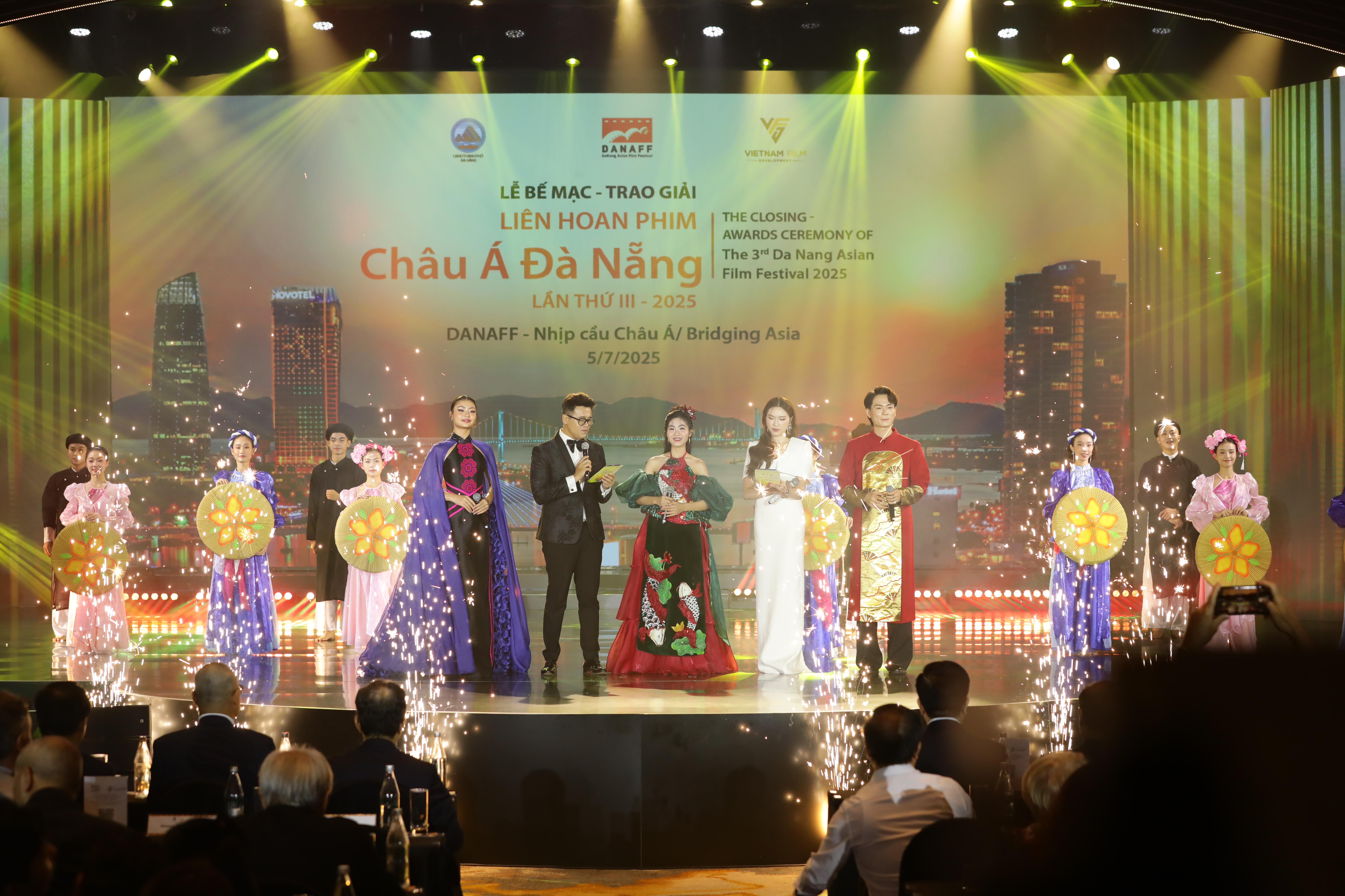 A grand finale honoring Vietnamese identity at the prestigious Closing Ceremony of the 3rd Danang Asian Film Festival