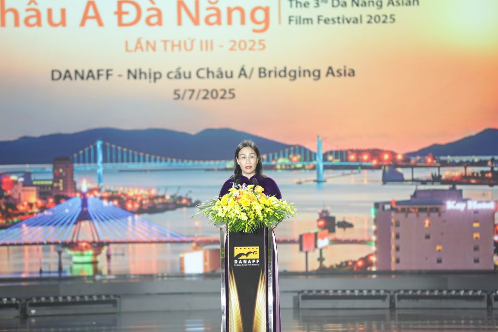 Vice Chairwoman of the Da Nang People’s Committee and Head of the DANAFF III Organizing Committee, Nguyen Thi Anh Thi, shared her remarks at the closing ceremony.