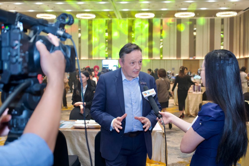 Mr. Andre Pierre, Vice President of HorecFex Vietnam, delivering a speech