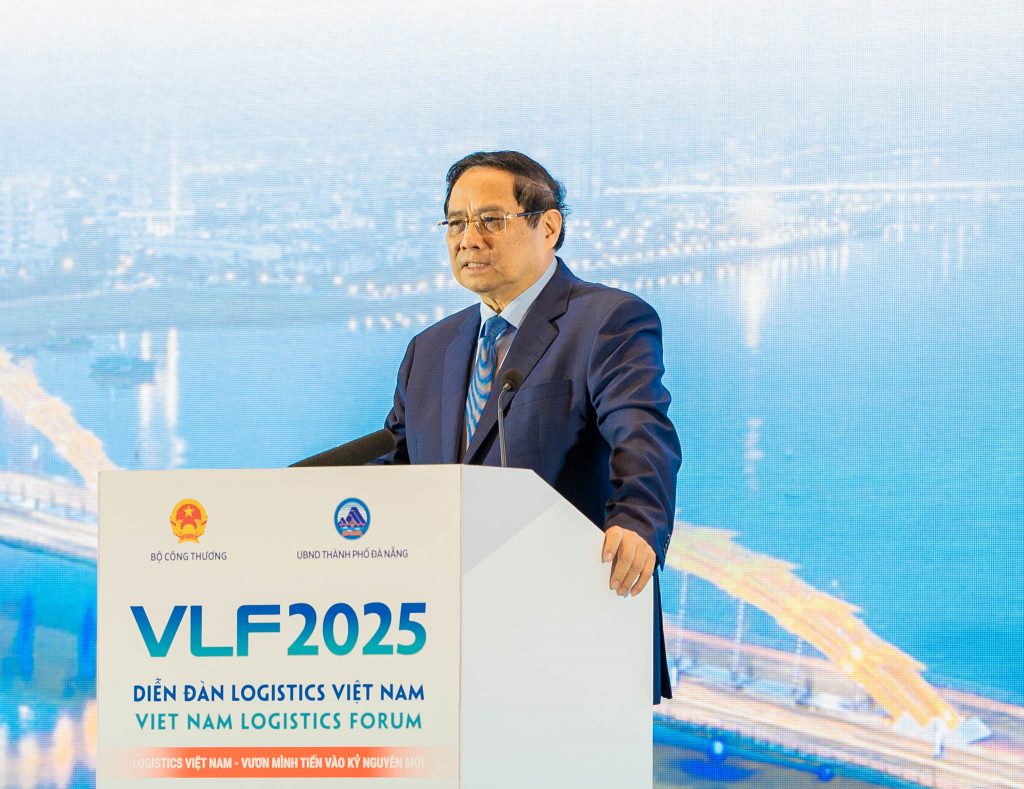 Thủ tướng Phạm Minh Chính đặc biệt nhấn mạnh vai trò tiên phong và tiềm năng to lớn của Đà Nẵng, nơi đang được thí điểm xây dựng Trung tâm Thương mại Tự do, đồng thời đang vươn mình trở thành trung tâm hành chính quốc tế, trung tâm du lịch quan trọng và tích cực phát triển Trung tâm Tài chính Quốc gia.