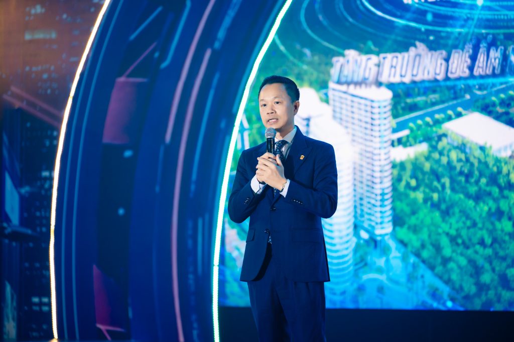 Mr. Nguyen Duc Quynh – General Director of Indochina Beach Hotel JSC – delivered a meaningful and inspiring speech to all staff members at the year-end party.