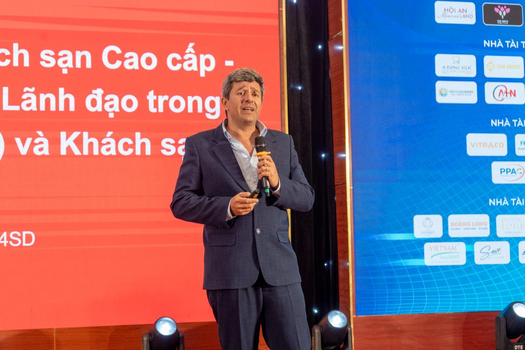 Trưởng nhóm Dự án ST4SD - Ông Olivier Messmer chia sẻ tại hội thảo chuyên đề của Đại hội