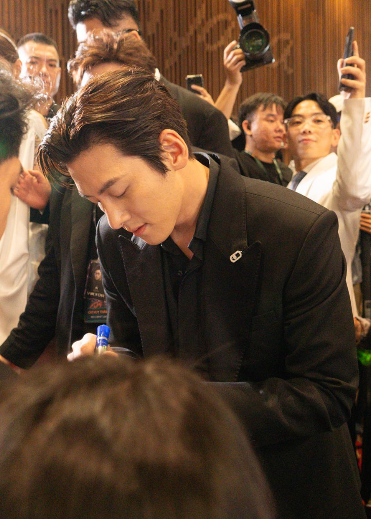 DANANG LIGHTS UP WITH JI CHANG-WOOK, KAITY NGUYEN, JUNG IL-WOO,… AT THE OPENING NIGHT OF DANAFF IV 2026